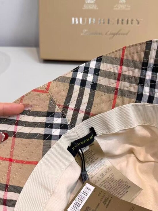 Burberry Vintage Check Beige Bucket Hat